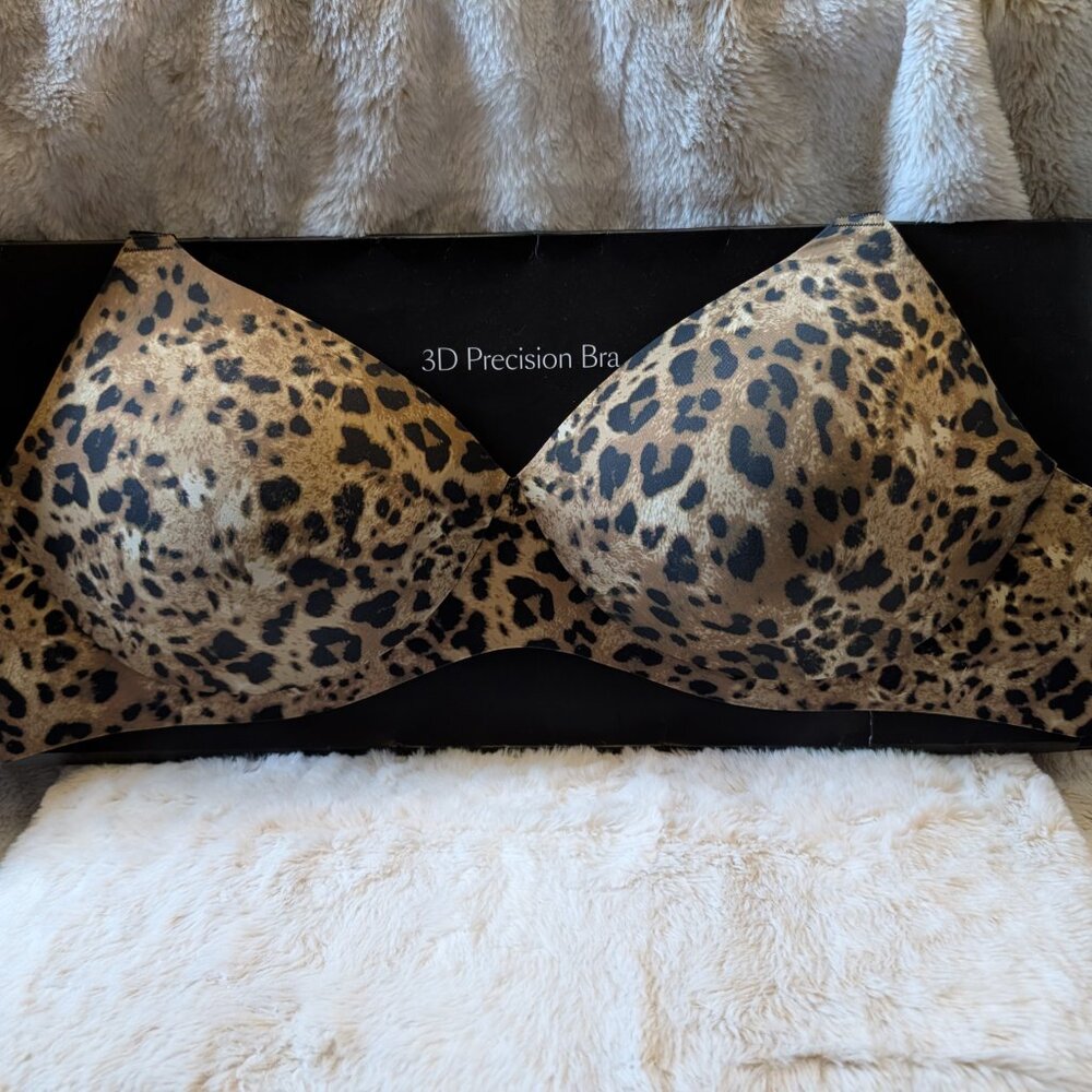 NWT EBY 3D Precision Leopard Print Bra Size MDD (36DD)